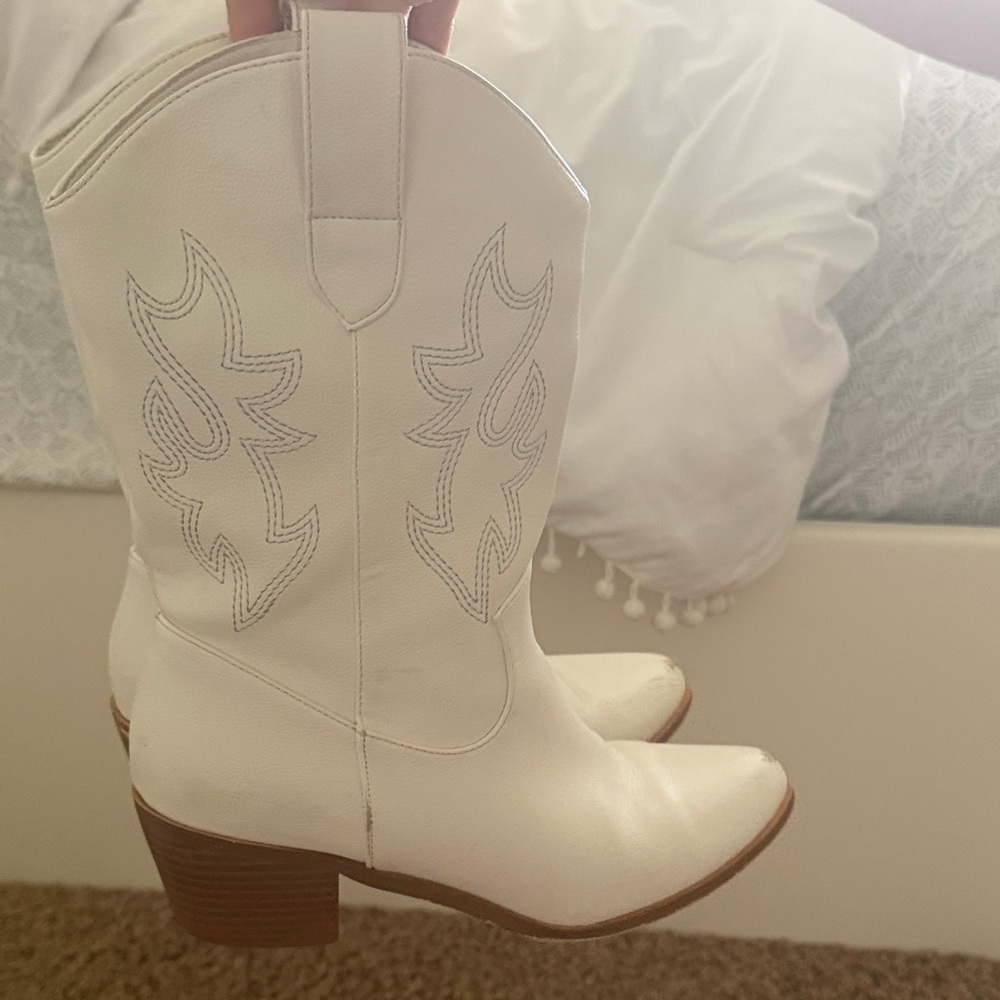 Amazon White Western-Inspired Leather Heeled Boots for Women